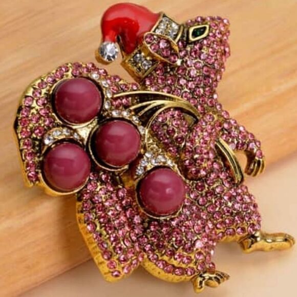 Austrian Crystal Christmas Mouse Brooch - Picture 7 of 10